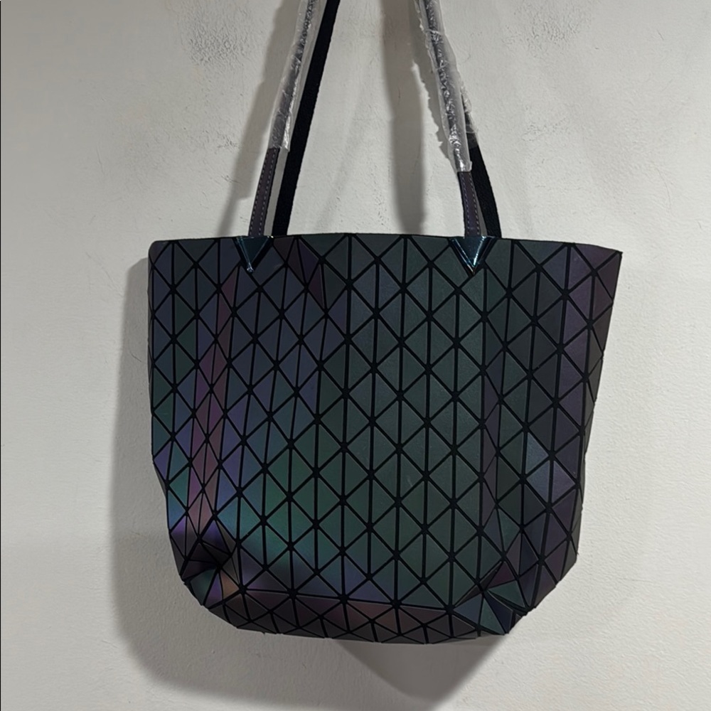 Geometric Pattern Tote Bag Black and Green luminous NEW - Picture 3 of 5